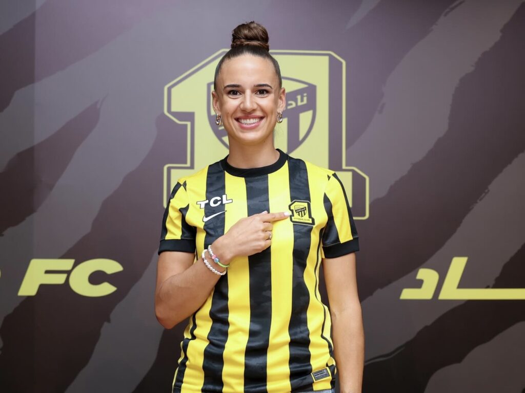 Ashleigh Plumptre signs new Al Ittihad contract until 2028