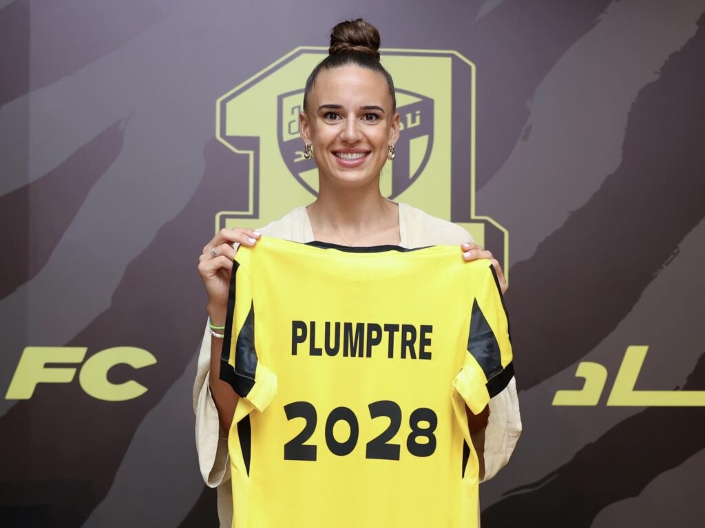 Ashleigh Plumptre signs new Al Ittihad contract until 2028