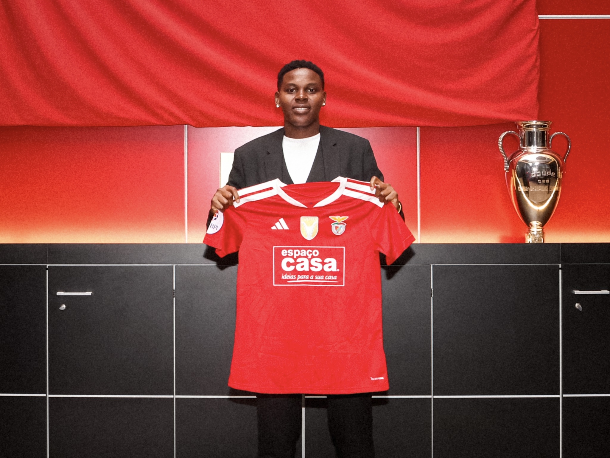 Benfica announce signing of Nigerian wonderkid Janet Akekoromowei on long-term deal