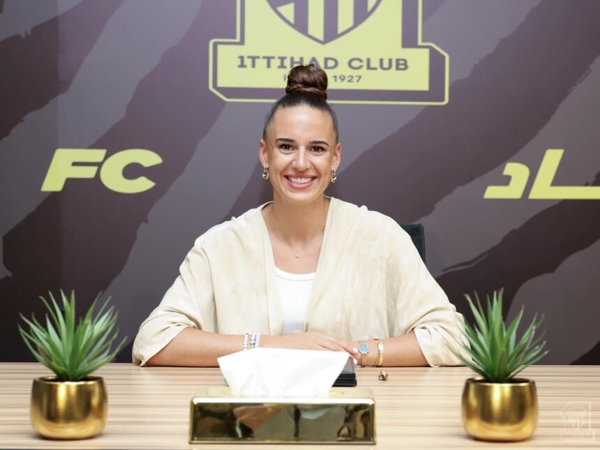 Ashleigh Plumptre signs new Al Ittihad contract until 2028