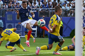 Mbappe moves within one goal of Messi as France cruise past Sweden into World Cup last 16