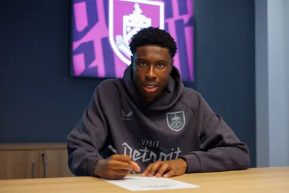 ‎Emmanuel Airoboma signs for Burnley U21 after successful trial‎