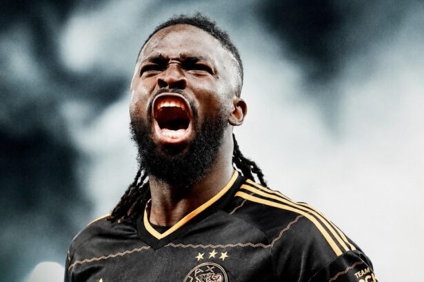 Tolu Arokodare scores first Ajax goal, provides assist in 4-2 victory over Sion