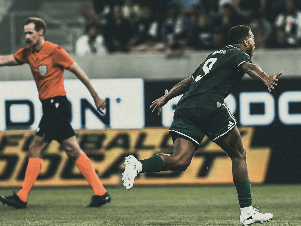 Cyriel Dessers’ brace sends Panathinaikos into Conference League league phase