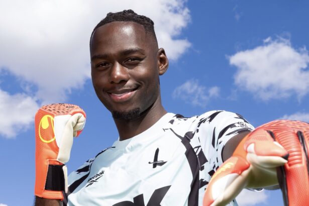Arthur Okonkwo joins Charlton Athletic on season-long loan from Wrexham
