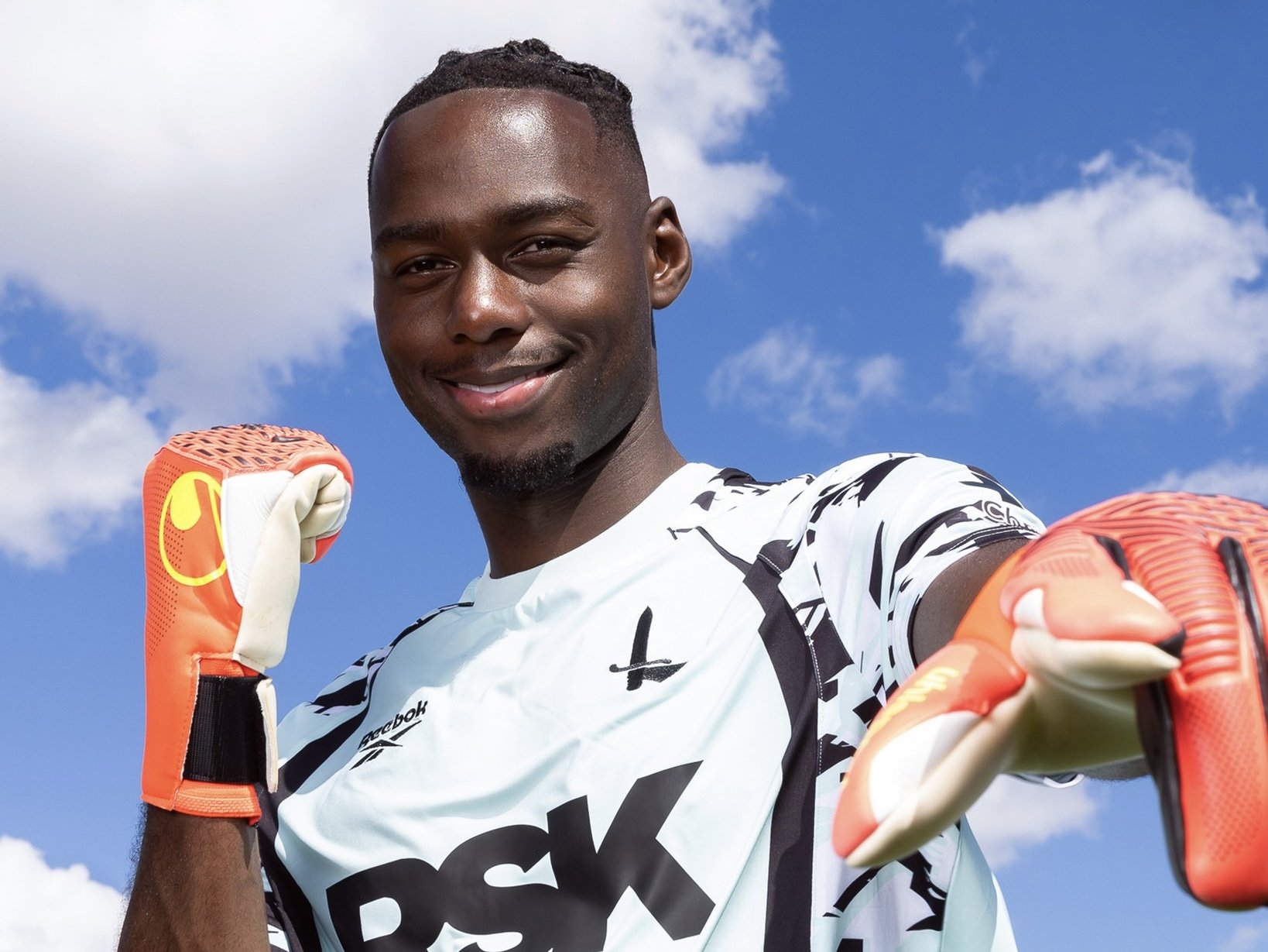 Arthur Okonkwo joins Charlton Athletic on season-long loan from Wrexham