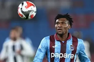 ‎Chibuike Nwaiwu handed two-match UEFA ban after red card against Ferencváros