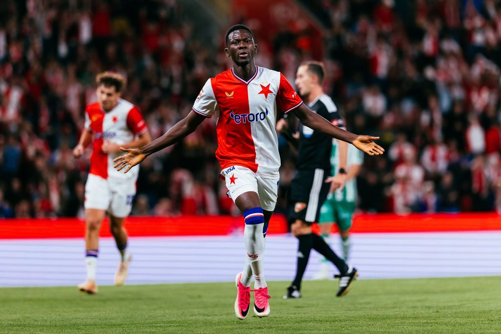 ‎Mubarak Suleiman signs new Slavia Prague contract until 2031‎