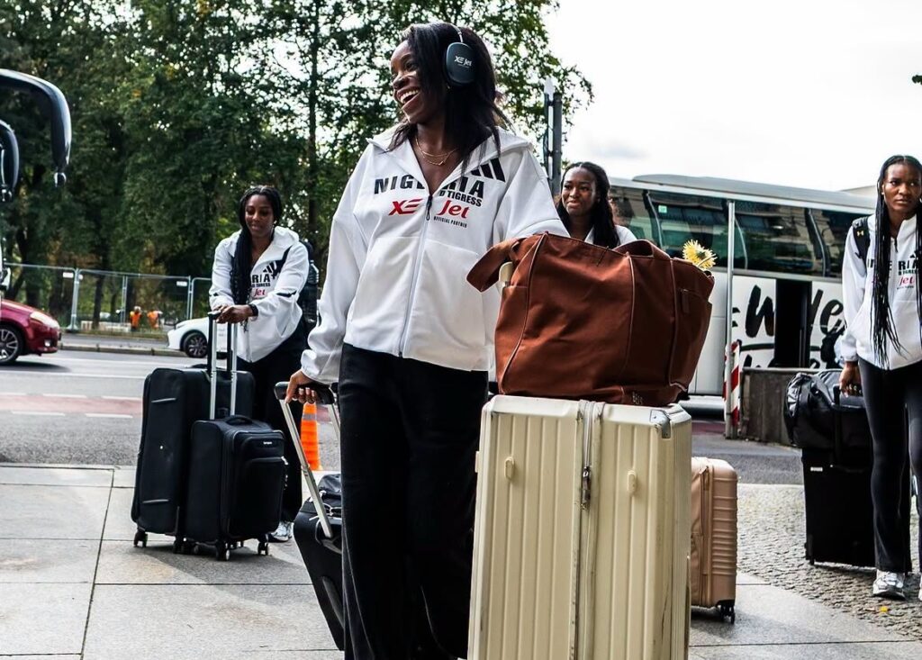 D'Tigress arrive Berlin