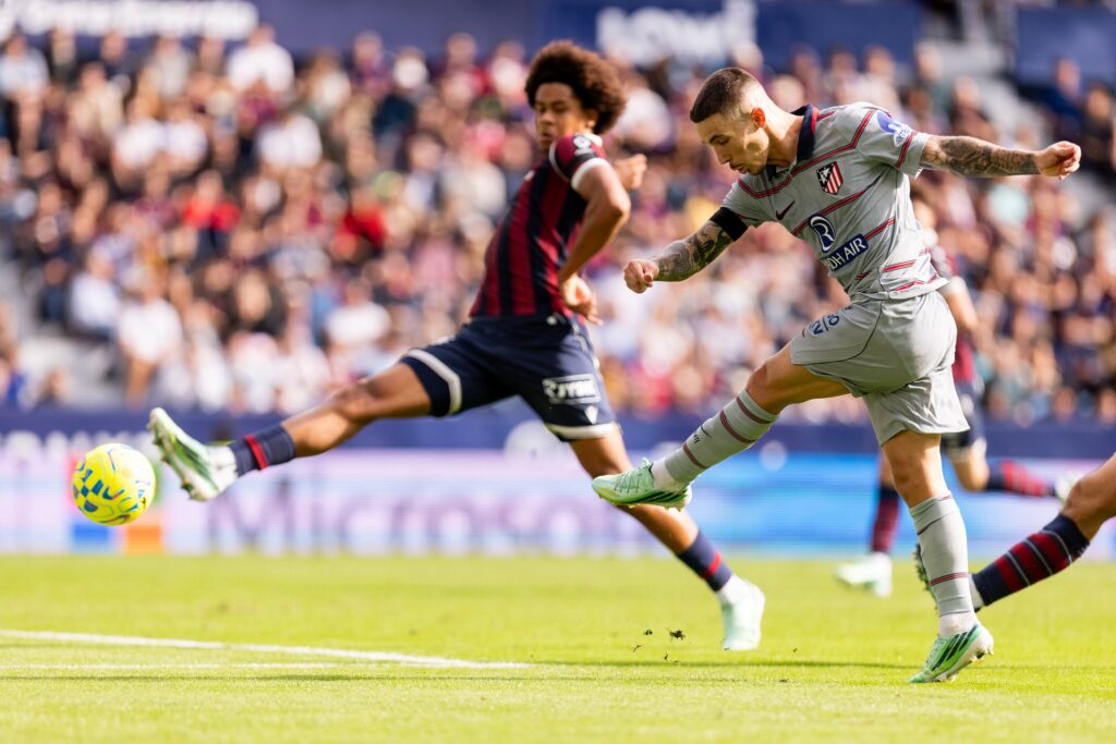Lookman comes off bench as Atlético beat Levante 2–0