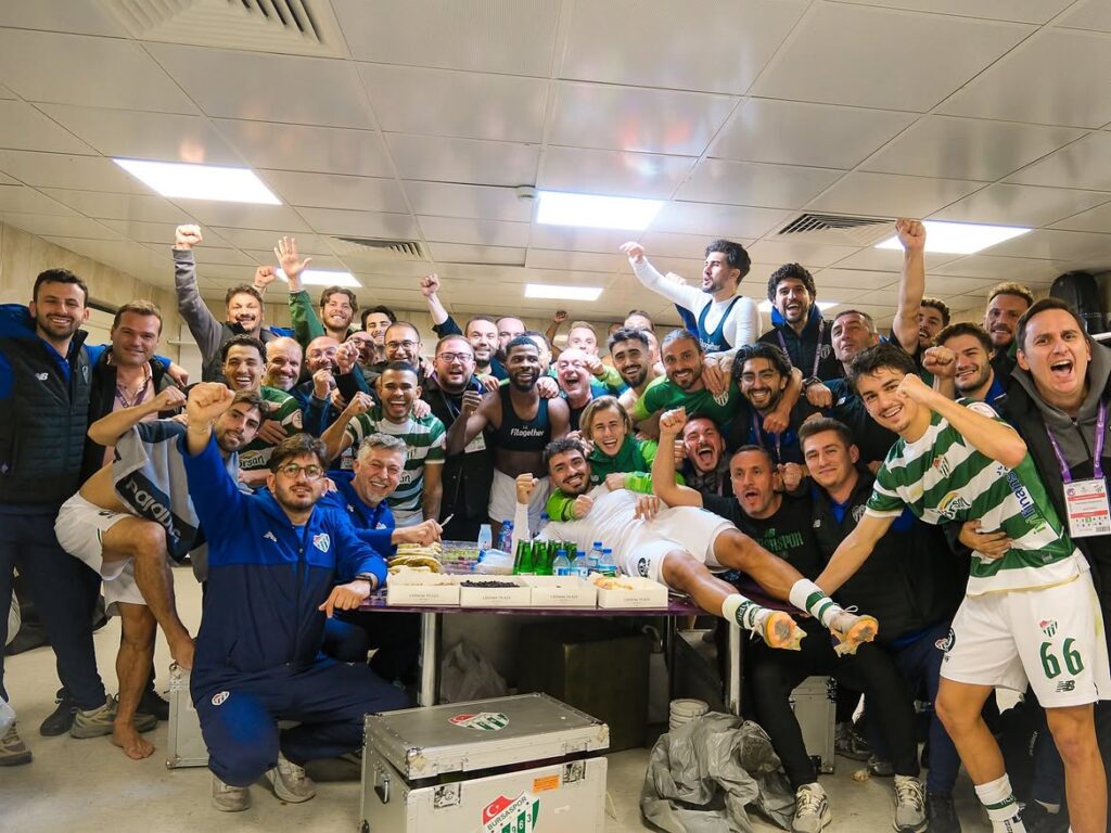 Iheanacho targets Süper Lig return, Bursaspor legend status 39 Iheanacho celebrates with Bursaspor teammates