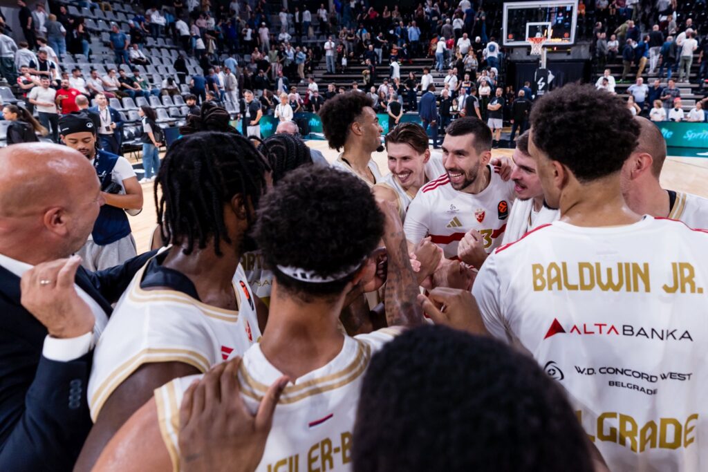 Nwora celebrates with Crvena Zvezda teammates 